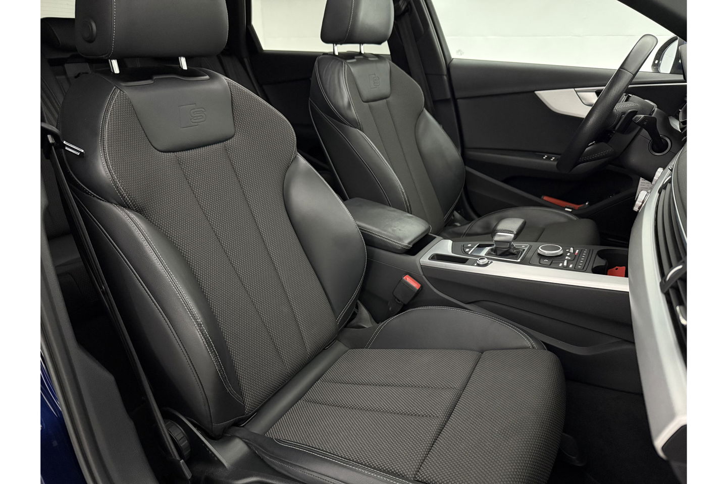 Audi A4 35 TFSI 150PK S-line Pano LED Clima Cruise Navigatie 18"LMV Parkeersensoren