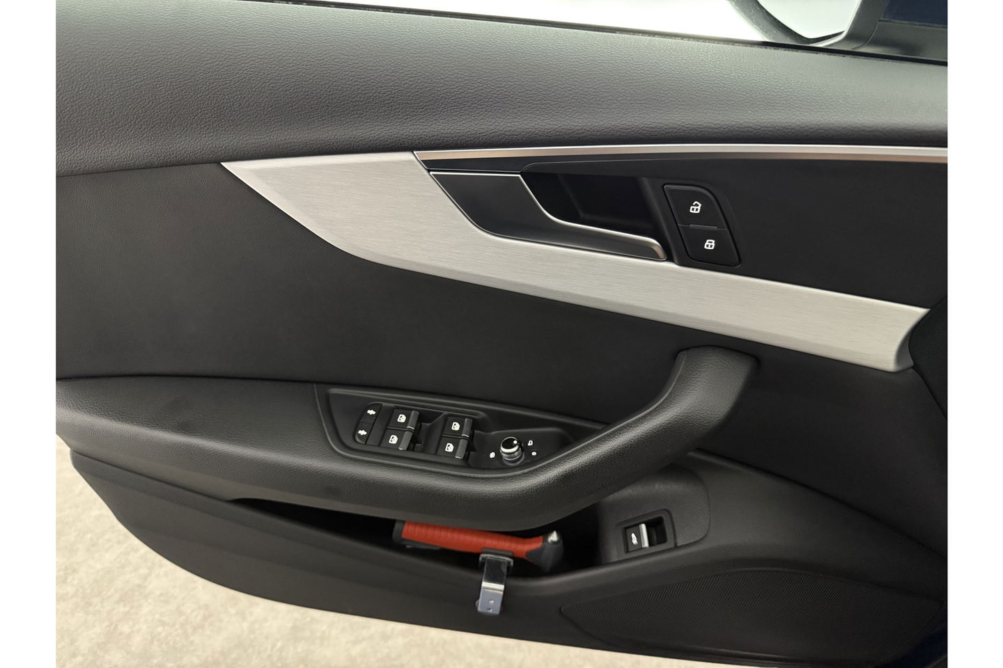 Audi A4 35 TFSI 150PK S-line Pano LED Clima Cruise Navigatie 18"LMV Parkeersensoren