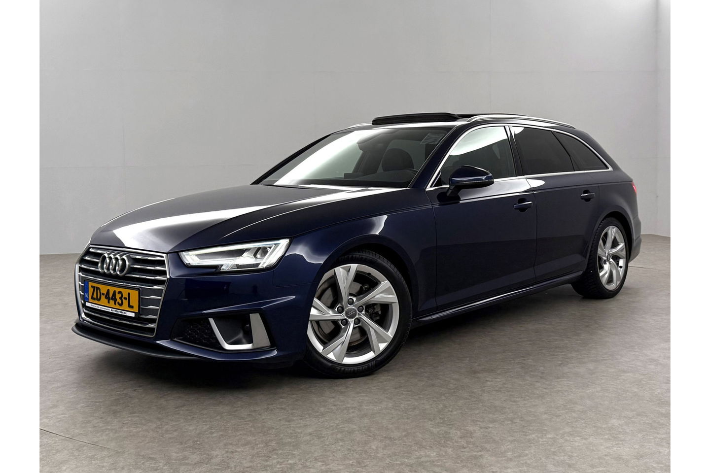 Audi A4 35 TFSI 150PK S-line Pano LED Clima Cruise Navigatie 18"LMV Parkeersensoren