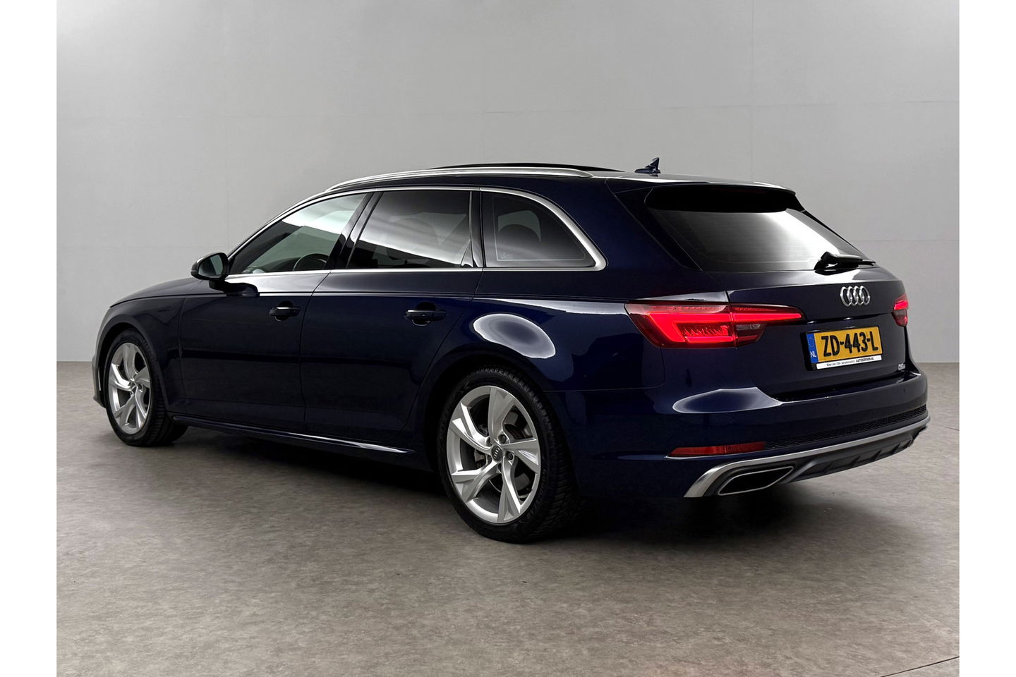 Audi A4 35 TFSI 150PK S-line Pano LED Clima Cruise Navigatie 18"LMV Parkeersensoren