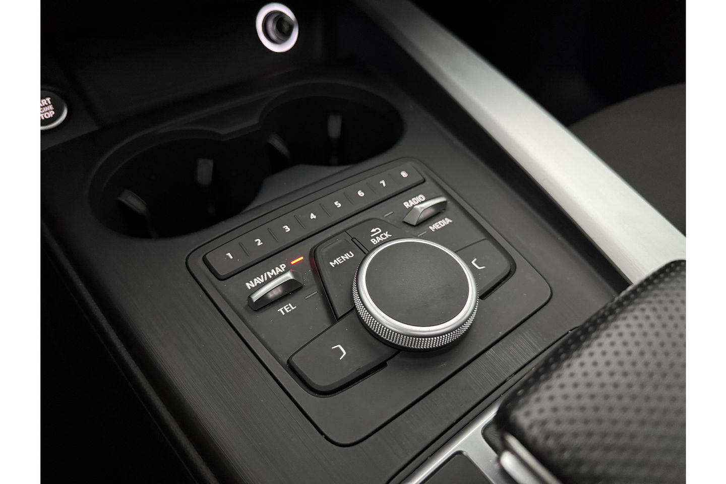 Audi A4 35 TFSI 150PK S-line Pano LED Clima Cruise Navigatie 18"LMV Parkeersensoren