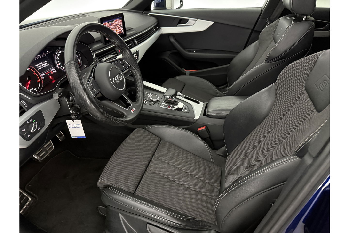 Audi A4 35 TFSI 150PK S-line Pano LED Clima Cruise Navigatie 18"LMV Parkeersensoren