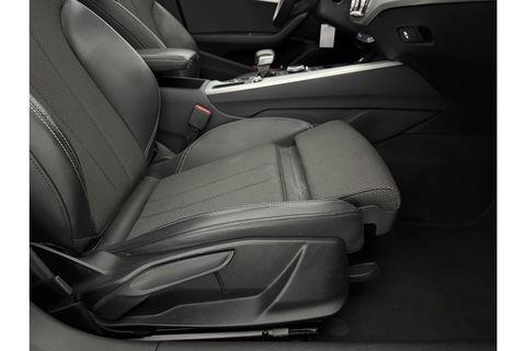Audi A4 35 TFSI 150PK S-line Pano LED Clima Cruise Navigatie 18"LMV Parkeersensoren