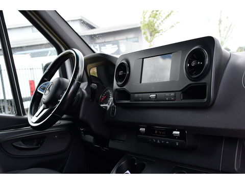 Mercedes-Benz Sprinter 319 V6 3.0 CDI L2H2 AMG Pakket! Camera, Cruise, Carplay, Automaat, LED, 190PK, Multimedia, Stoelverwarming, UNIEK!