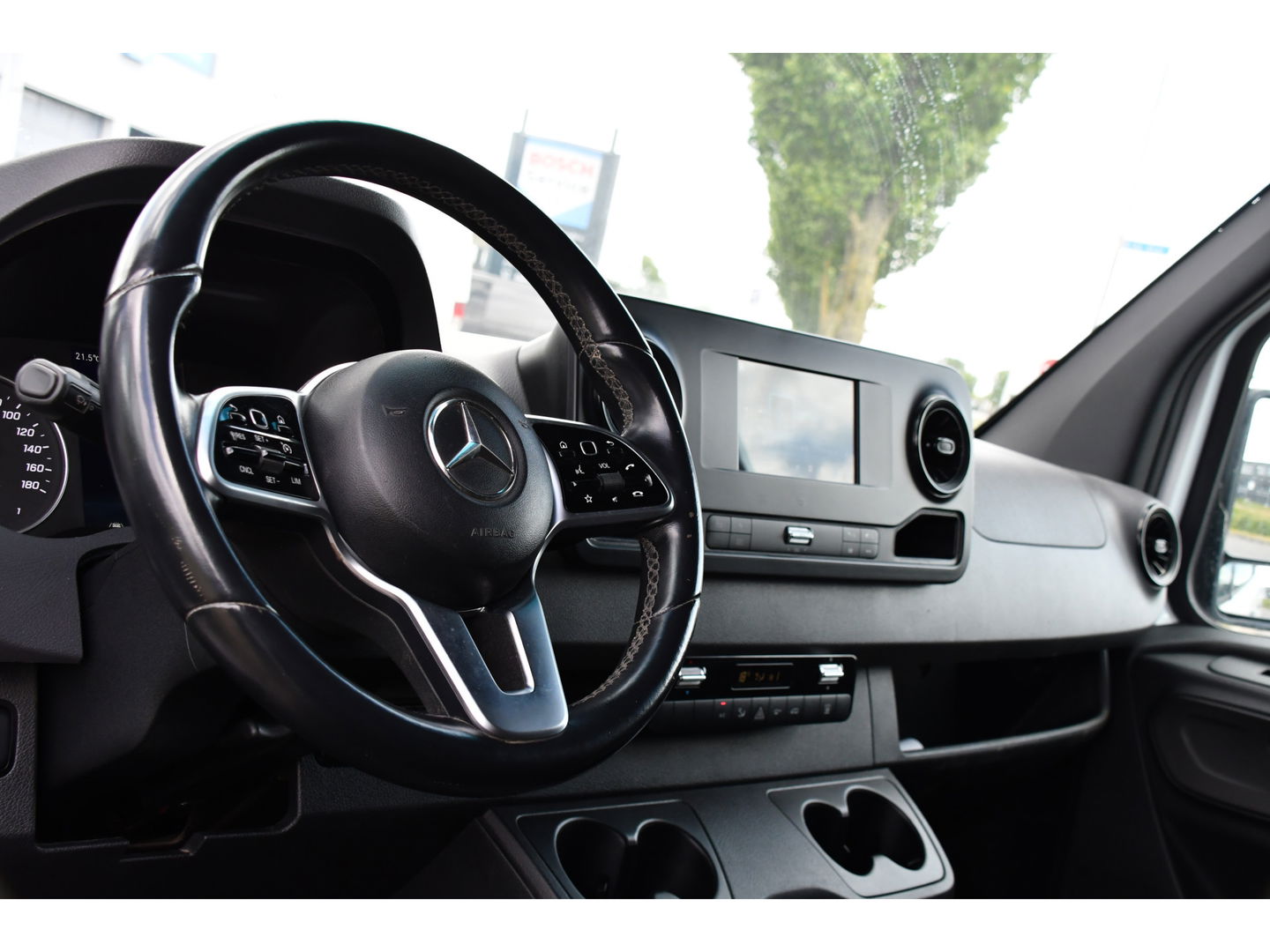 Mercedes-Benz Sprinter 319 V6 3.0 CDI L2H2 AMG Pakket! Camera, Cruise, Carplay, Automaat, LED, 190PK, Multimedia, Stoelverwarming, UNIEK!