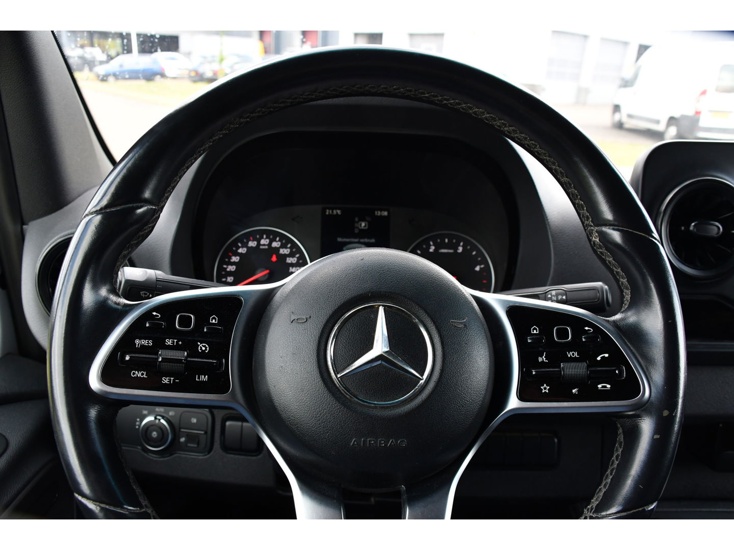 Mercedes-Benz Sprinter 319 V6 3.0 CDI L2H2 AMG Pakket! Camera, Cruise, Carplay, Automaat, LED, 190PK, Multimedia, Stoelverwarming, UNIEK!