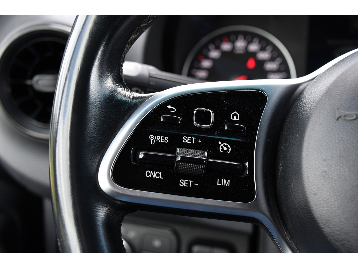 Mercedes-Benz Sprinter 319 V6 3.0 CDI L2H2 AMG Pakket! Camera, Cruise, Carplay, Automaat, LED, 190PK, Multimedia, Stoelverwarming, UNIEK!