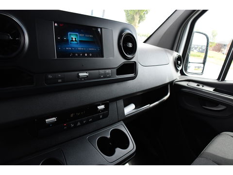 Mercedes-Benz Sprinter 319 V6 3.0 CDI L2H2 AMG Pakket! Camera, Cruise, Carplay, Automaat, LED, 190PK, Multimedia, Stoelverwarming, UNIEK!