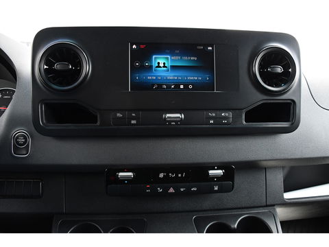 Mercedes-Benz Sprinter 319 V6 3.0 CDI L2H2 AMG Pakket! Camera, Cruise, Carplay, Automaat, LED, 190PK, Multimedia, Stoelverwarming, UNIEK!