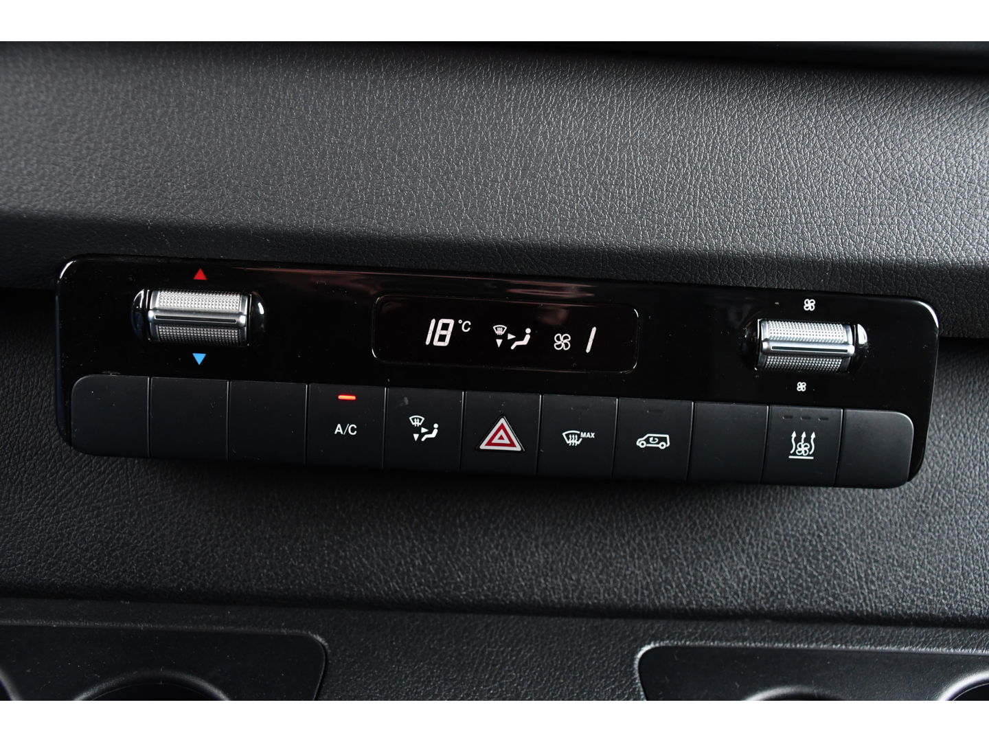 Mercedes-Benz Sprinter 319 V6 3.0 CDI L2H2 AMG Pakket! Camera, Cruise, Carplay, Automaat, LED, 190PK, Multimedia, Stoelverwarming, UNIEK!