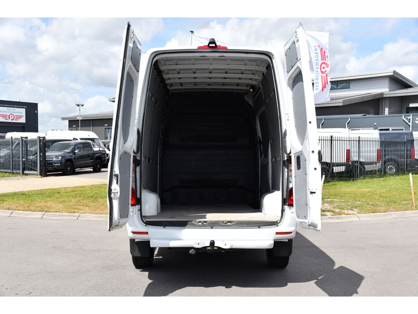 Mercedes-Benz Sprinter 319 V6 3.0 CDI L2H2 AMG Pakket! Camera, Cruise, Carplay, Automaat, LED, 190PK, Multimedia, Stoelverwarming, UNIEK!