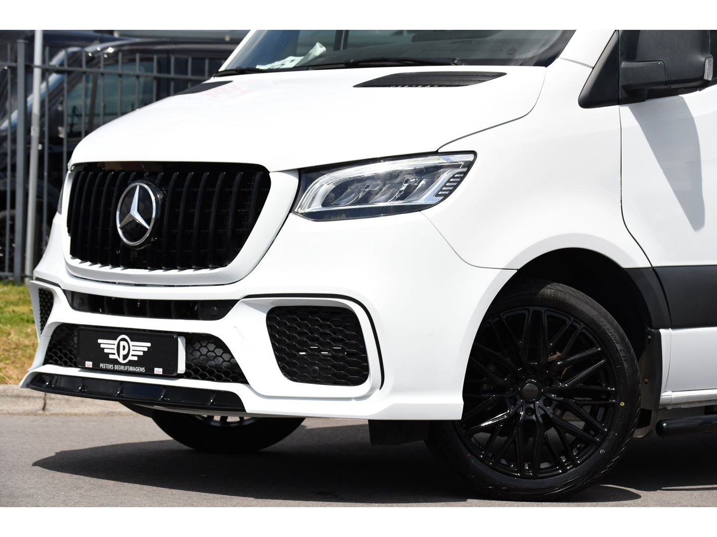 Mercedes-Benz Sprinter 319 V6 3.0 CDI L2H2 AMG Pakket! Camera, Cruise, Carplay, Automaat, LED, 190PK, Multimedia, Stoelverwarming, UNIEK!