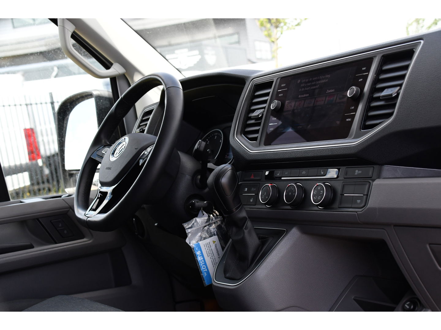 Volkswagen Crafter 35 2.0 TDI L3H3 Highline Adaptieve Cruise, Camera, Carplay, LED, Multimedia, 140PK, Automaat, 2 x Schuifdeur, Stoelverwarming, Uniek!