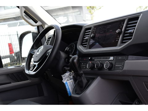 Volkswagen Crafter 35 2.0 TDI L3H3 Highline Adaptieve Cruise, Camera, Carplay, LED, Multimedia, 140PK, Automaat, 2 x Schuifdeur, Stoelverwarming, Uniek!