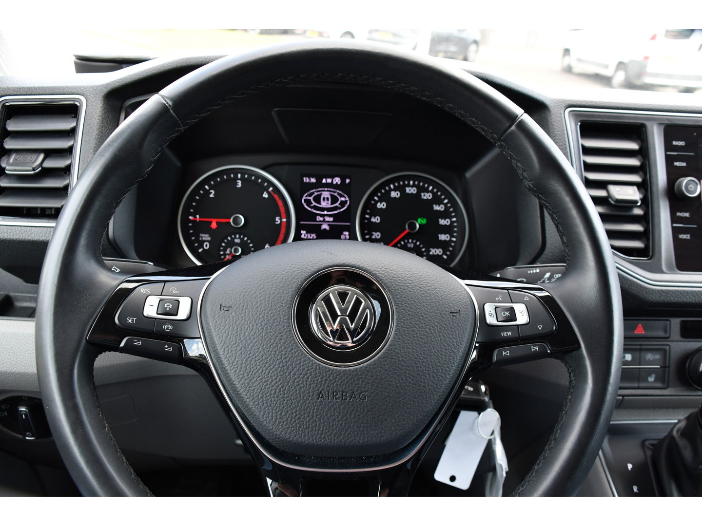 Volkswagen Crafter 35 2.0 TDI L3H3 Highline Adaptieve Cruise, Camera, Carplay, LED, Multimedia, 140PK, Automaat, 2 x Schuifdeur, Stoelverwarming, Uniek!