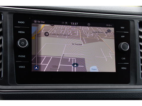 Volkswagen Crafter 35 2.0 TDI L3H3 Highline Adaptieve Cruise, Camera, Carplay, LED, Multimedia, 140PK, Automaat, 2 x Schuifdeur, Stoelverwarming, Uniek!