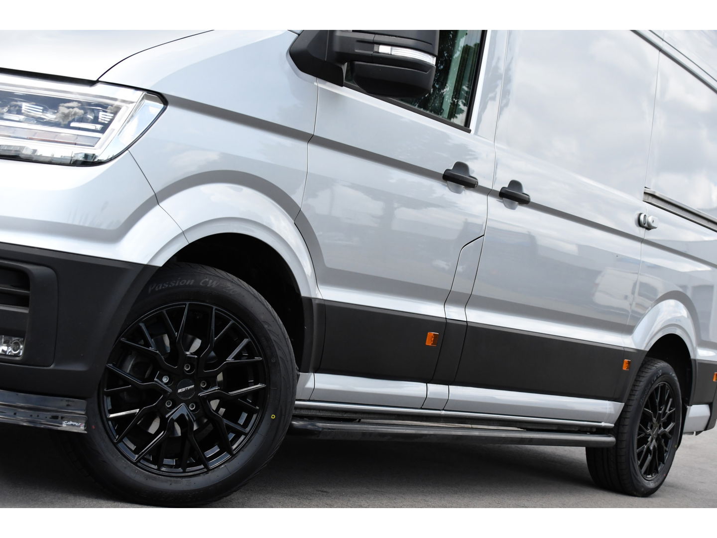 Volkswagen Crafter 35 2.0 TDI L3H3 Highline Adaptieve Cruise, Camera, Carplay, LED, Multimedia, 140PK, Automaat, 2 x Schuifdeur, Stoelverwarming, Uniek!