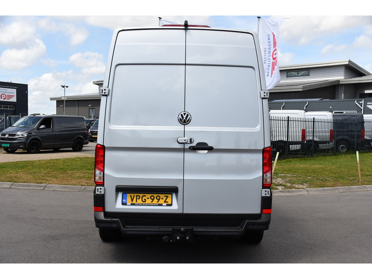 Volkswagen Crafter 35 2.0 TDI L3H3 Highline Adaptieve Cruise, Camera, Carplay, LED, Multimedia, 140PK, Automaat, 2 x Schuifdeur, Stoelverwarming, Uniek!