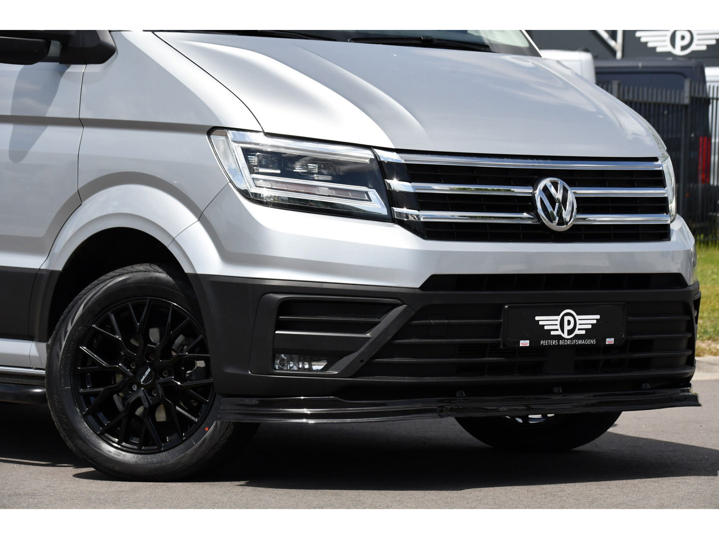 Volkswagen Crafter 35 2.0 TDI L3H3 Highline Adaptieve Cruise, Camera, Carplay, LED, Multimedia, 140PK, Automaat, 2 x Schuifdeur, Stoelverwarming, Uniek!