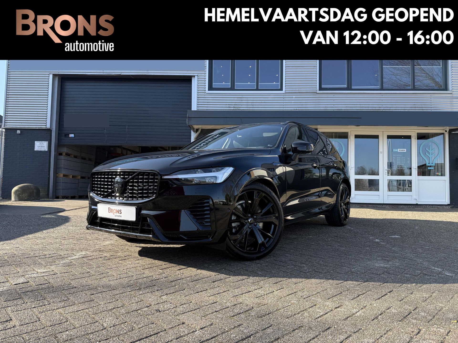 Volvo XC60 2.0 T6 Plug-in hybrid AWD Plus Black Edition luchtvering l 360 rijklaarprijs