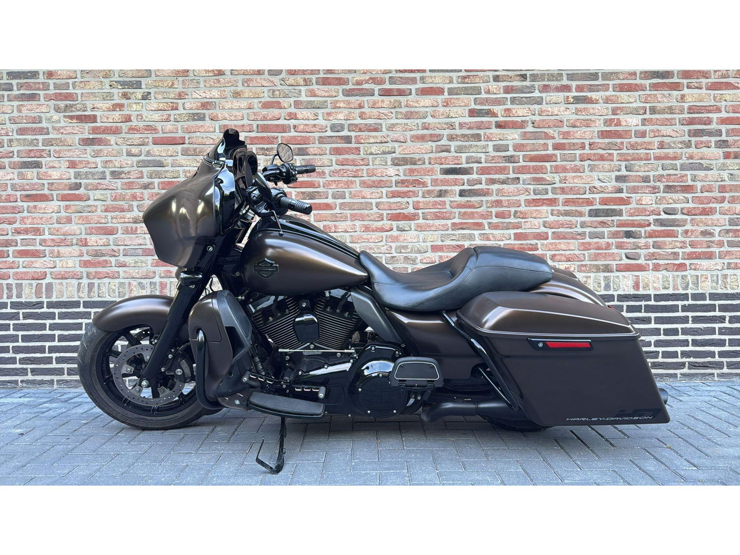Harley Davidson 103 FLHX Streetglide Street Glide CVO mat bruin blackout