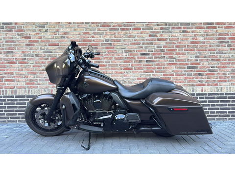 Harley Davidson 103 FLHX Streetglide Street Glide CVO mat bruin blackout