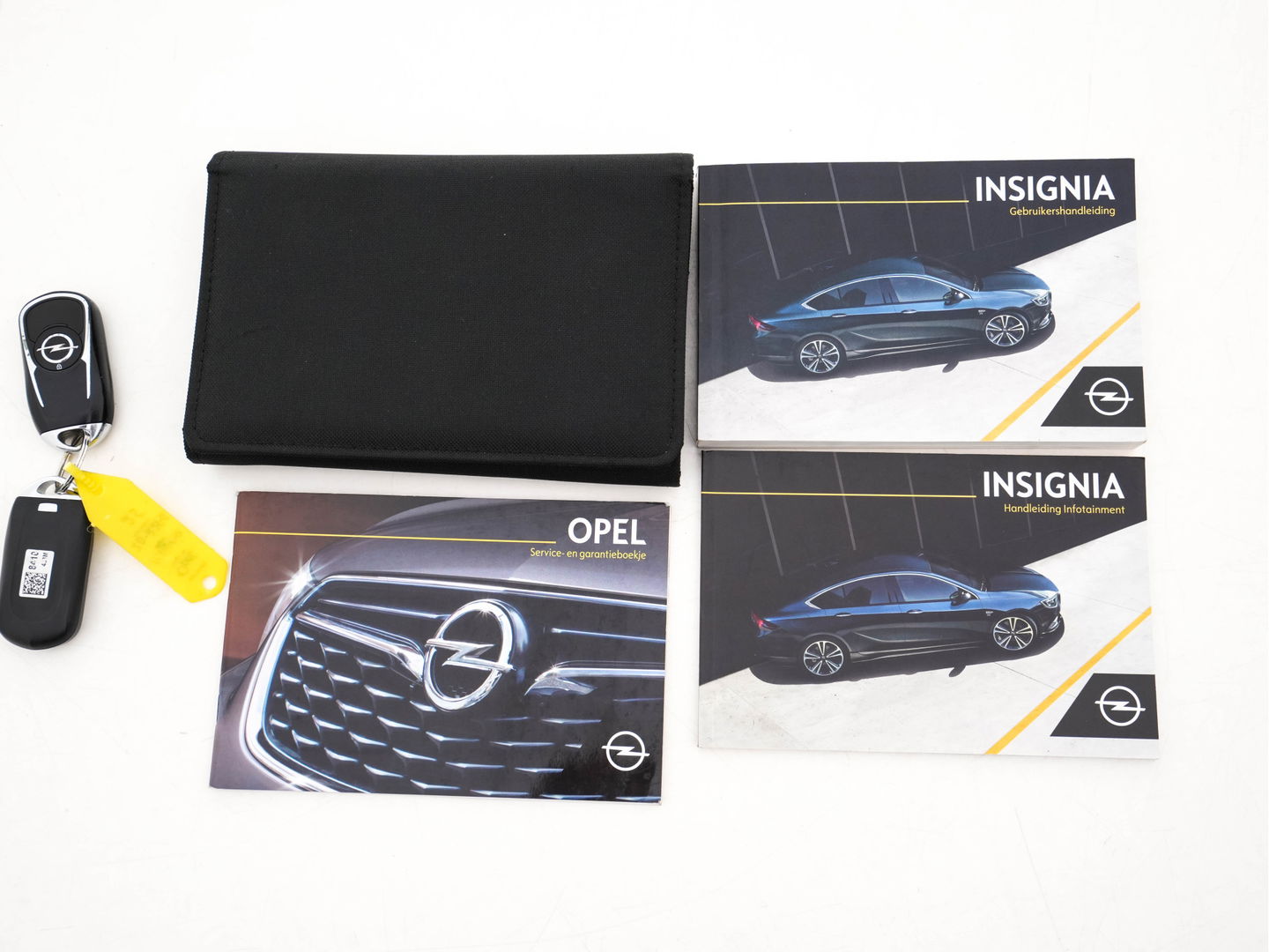 Opel Insignia Sports Tourer 1.5 Turbo Business Executive Aut. *NAVI-FULLMAP | LEATHER-FABRIC | KEYLESS | DAB+ | SPORT-SEATS  | ECC | PDC | CRUISE | TOWBAR | CARPLAY | 18''ALU*