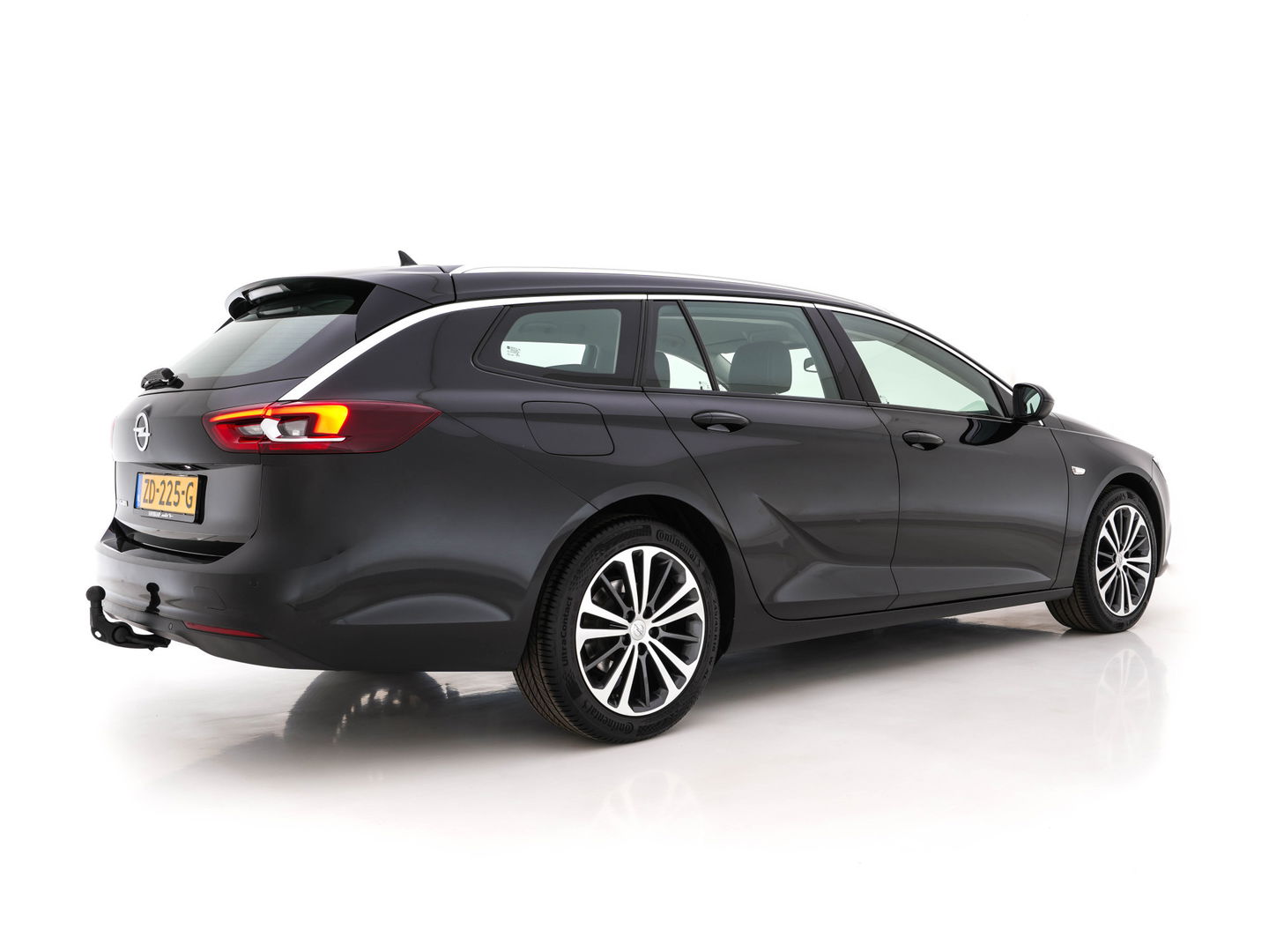 Opel Insignia Sports Tourer 1.5 Turbo Business Executive Aut. *NAVI-FULLMAP | LEATHER-FABRIC | KEYLESS | DAB+ | SPORT-SEATS  | ECC | PDC | CRUISE | TOWBAR | CARPLAY | 18''ALU*