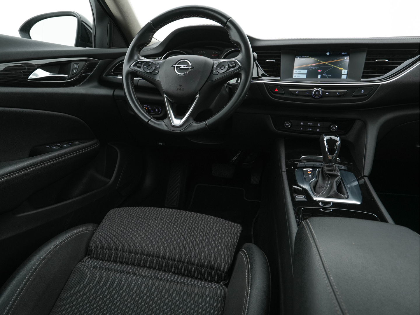 Opel Insignia Sports Tourer 1.5 Turbo Business Executive Aut. *NAVI-FULLMAP | LEATHER-FABRIC | KEYLESS | DAB+ | SPORT-SEATS  | ECC | PDC | CRUISE | TOWBAR | CARPLAY | 18''ALU*
