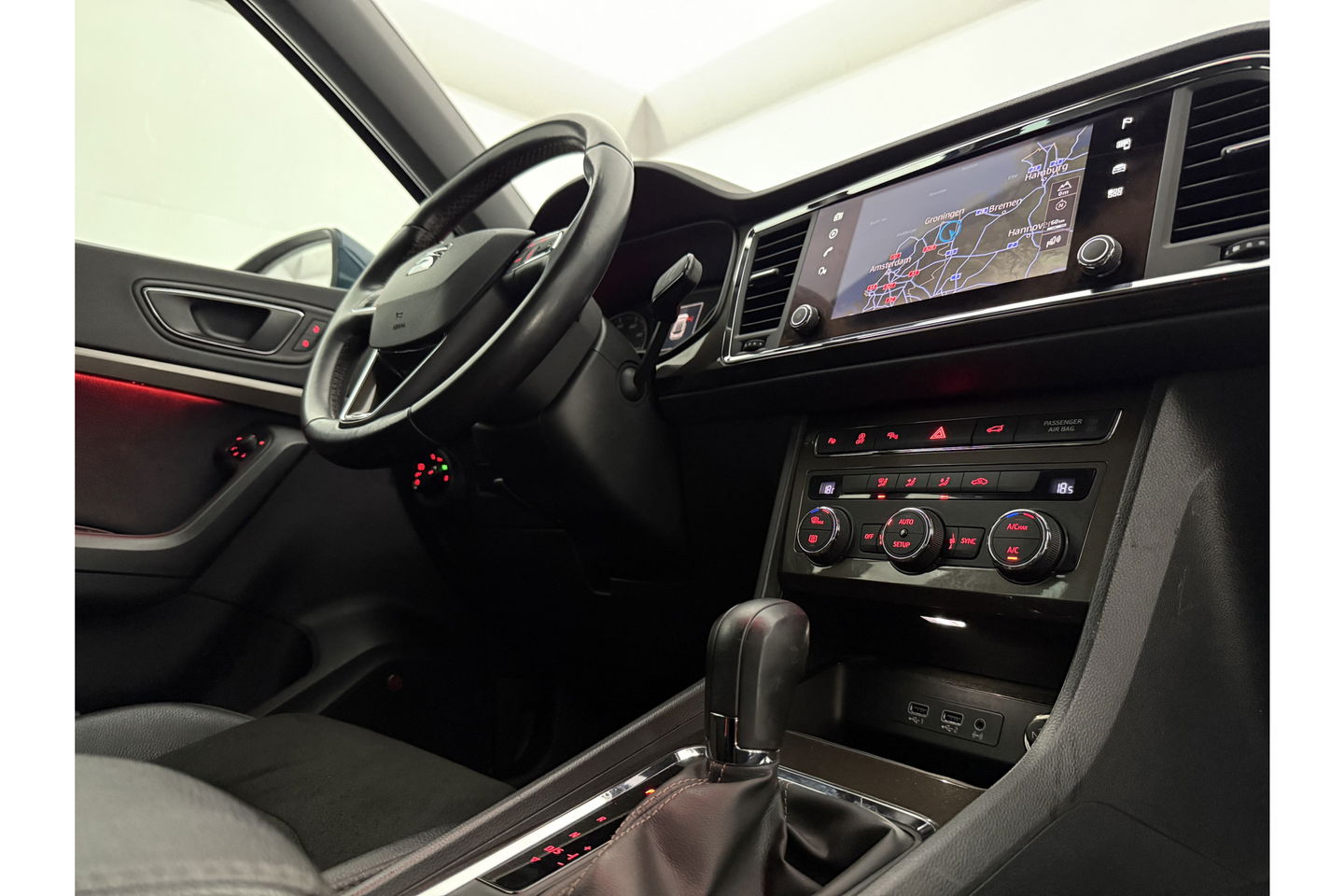 SEAT Ateca 1.5 TSI Xcellence 150PK DSG 360 Camera Sfeer Beats Audio Carplay LED Trekhaak Navi Clima Cruise 18"LMV PDC