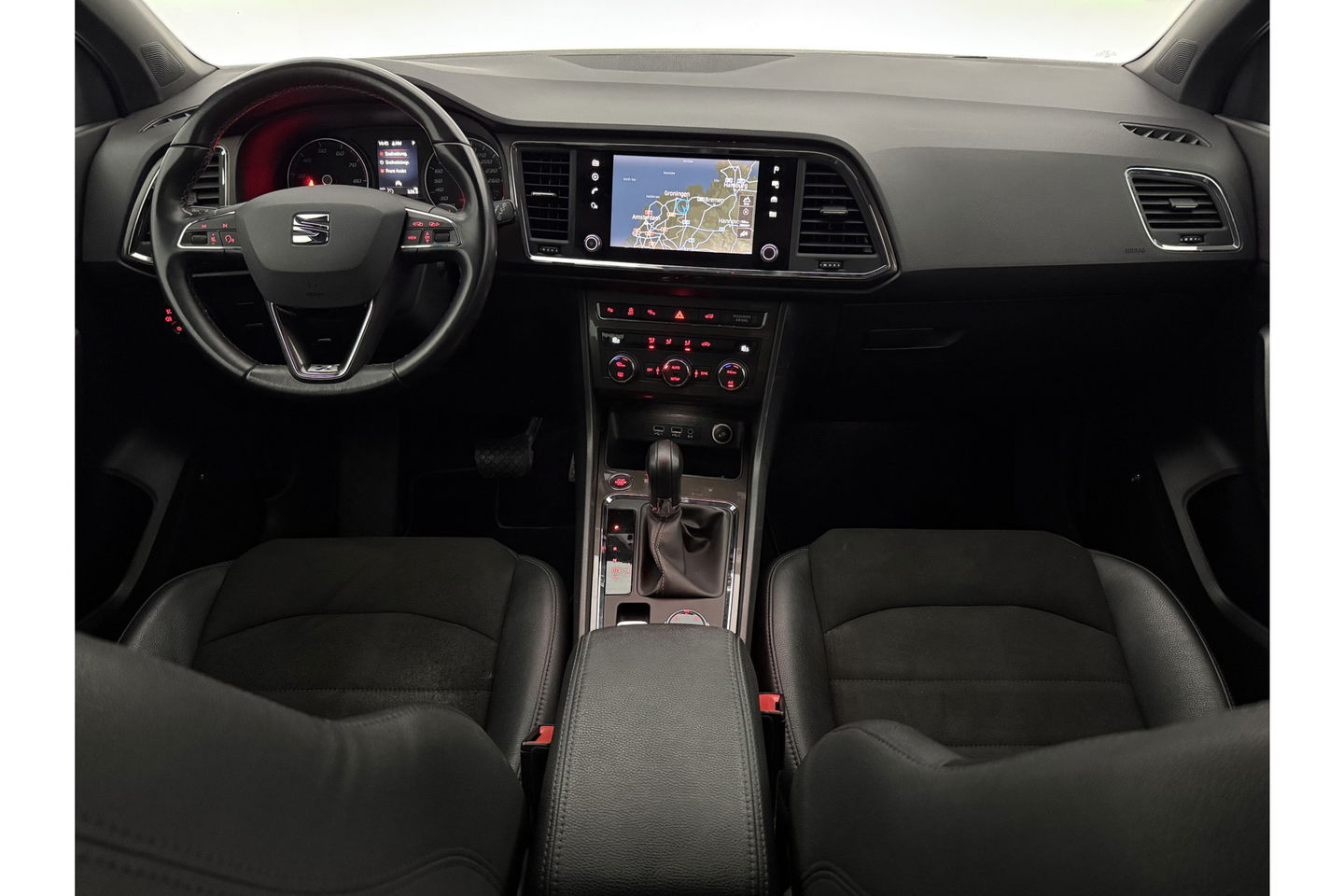 SEAT Ateca 1.5 TSI Xcellence 150PK DSG 360 Camera Sfeer Beats Audio Carplay LED Trekhaak Navi Clima Cruise 18"LMV PDC