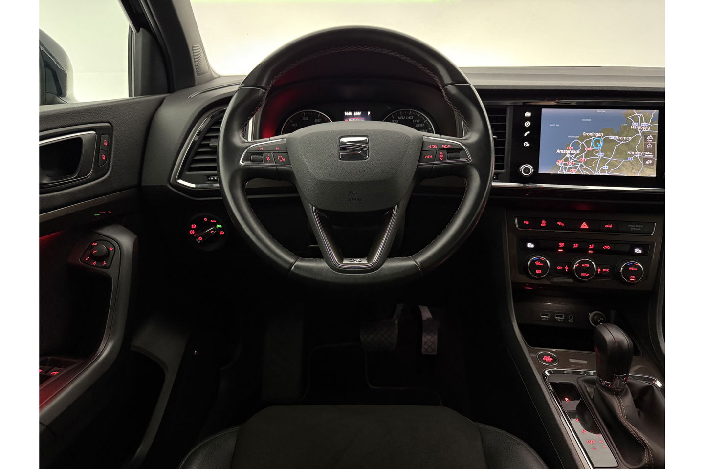 SEAT Ateca 1.5 TSI Xcellence 150PK DSG 360 Camera Sfeer Beats Audio Carplay LED Trekhaak Navi Clima Cruise 18"LMV PDC