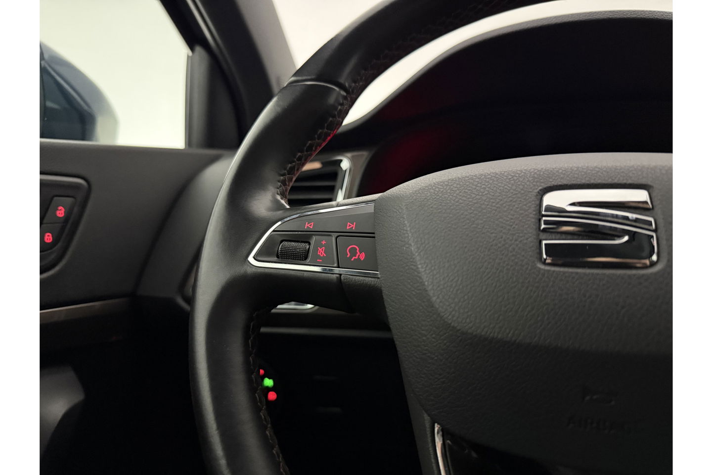 SEAT Ateca 1.5 TSI Xcellence 150PK DSG 360 Camera Sfeer Beats Audio Carplay LED Trekhaak Navi Clima Cruise 18"LMV PDC