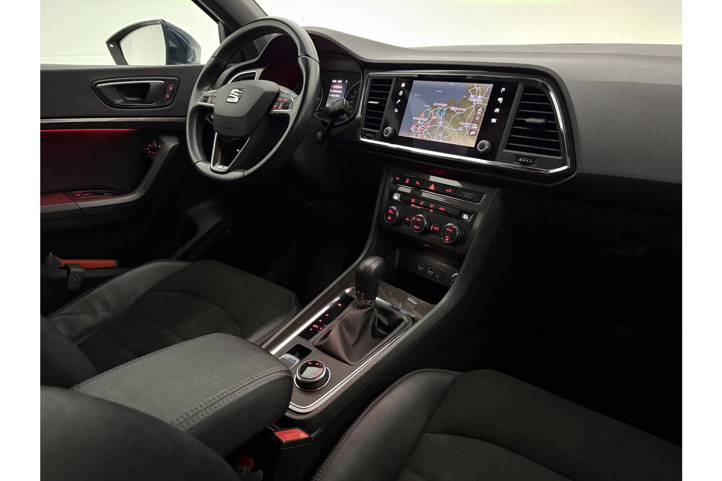 SEAT Ateca 1.5 TSI Xcellence 150PK DSG 360 Camera Sfeer Beats Audio Carplay LED Trekhaak Navi Clima Cruise 18"LMV PDC
