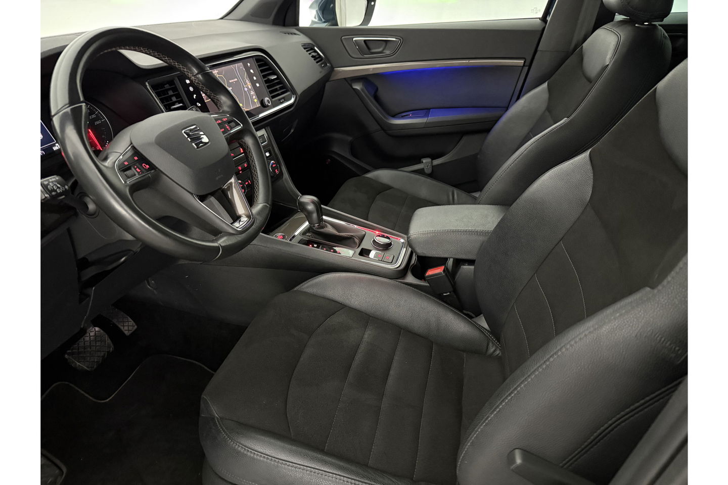 SEAT Ateca 1.5 TSI Xcellence 150PK DSG 360 Camera Sfeer Beats Audio Carplay LED Trekhaak Navi Clima Cruise 18"LMV PDC