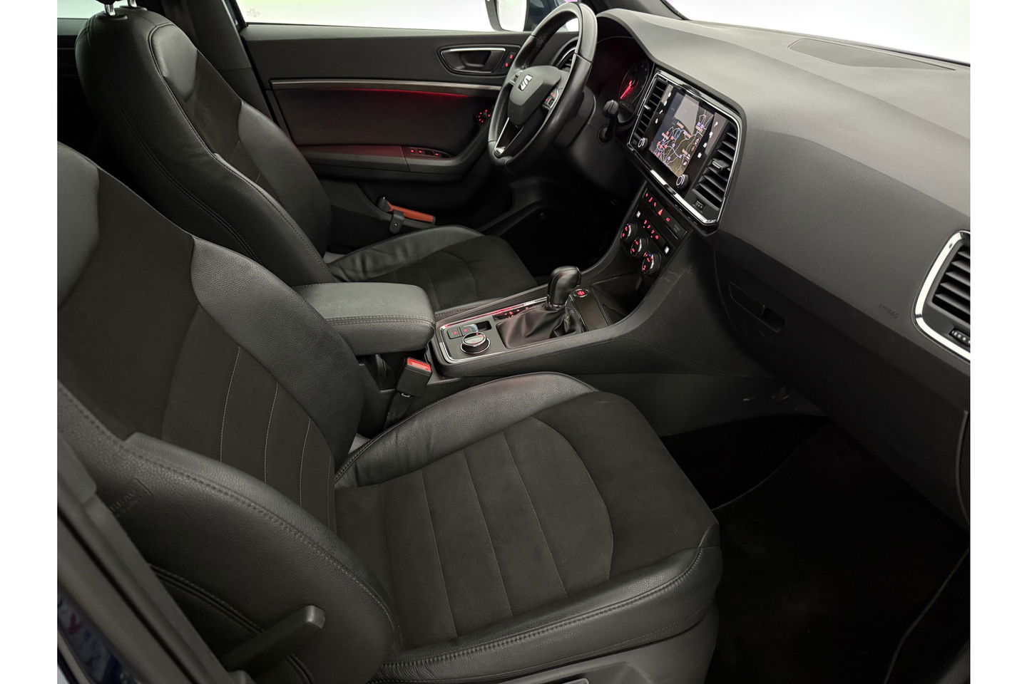 SEAT Ateca 1.5 TSI Xcellence 150PK DSG 360 Camera Sfeer Beats Audio Carplay LED Trekhaak Navi Clima Cruise 18"LMV PDC