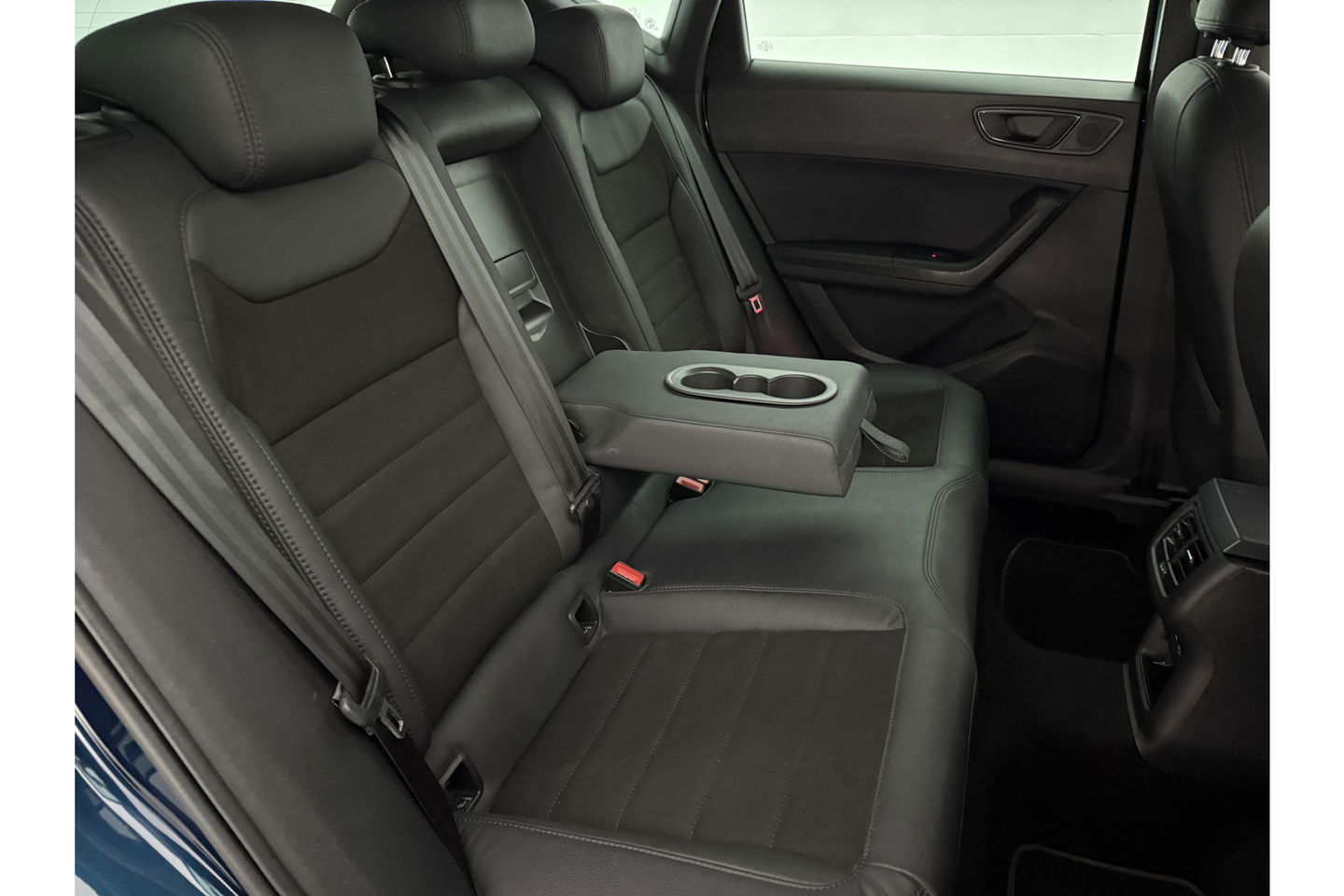 SEAT Ateca 1.5 TSI Xcellence 150PK DSG 360 Camera Sfeer Beats Audio Carplay LED Trekhaak Navi Clima Cruise 18"LMV PDC