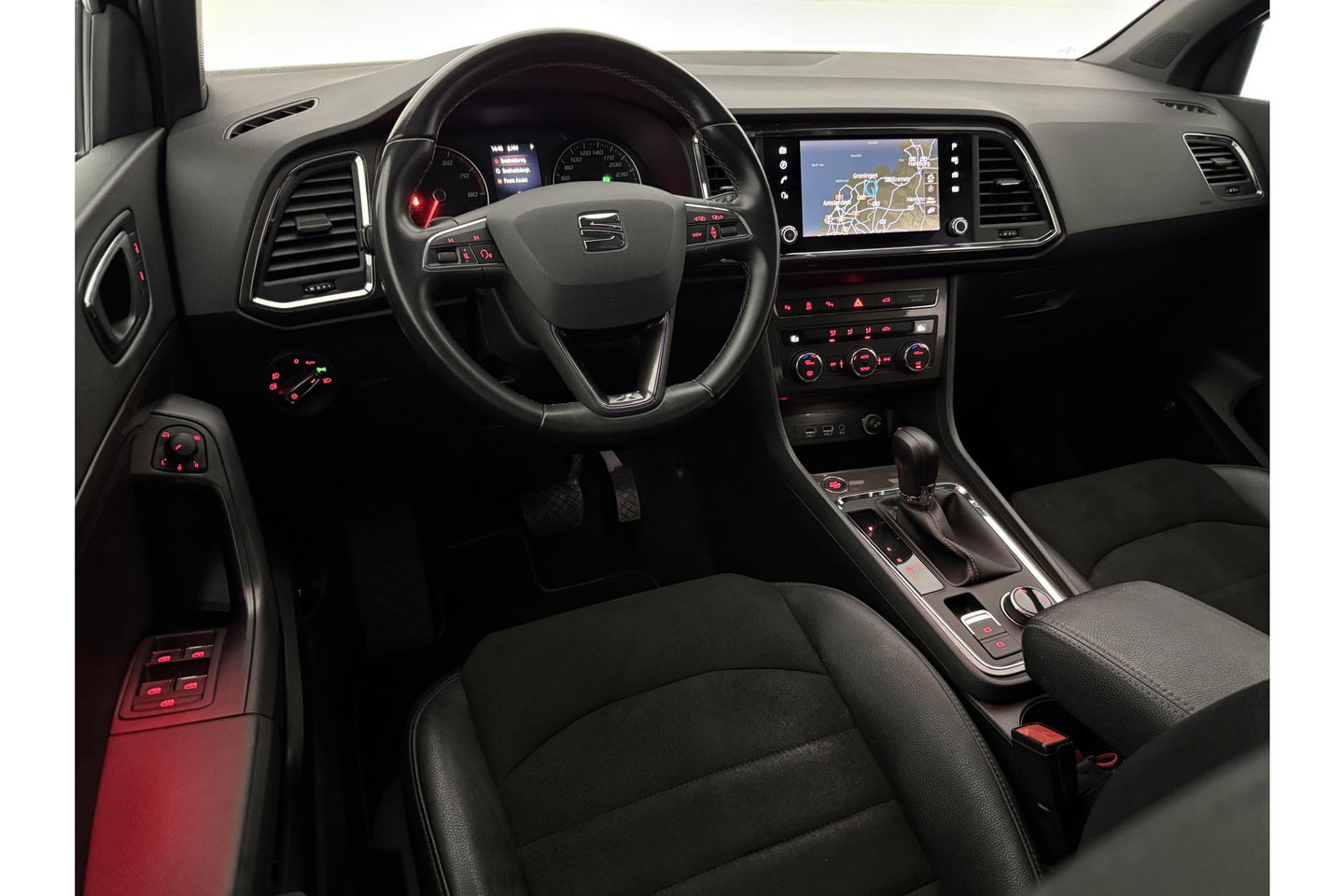 SEAT Ateca 1.5 TSI Xcellence 150PK DSG 360 Camera Sfeer Beats Audio Carplay LED Trekhaak Navi Clima Cruise 18"LMV PDC