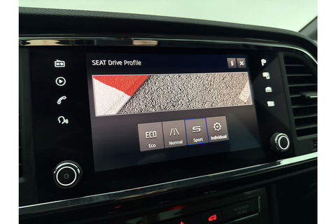 SEAT Ateca 1.5 TSI Xcellence 150PK DSG 360 Camera Sfeer Beats Audio Carplay LED Trekhaak Navi Clima Cruise 18"LMV PDC