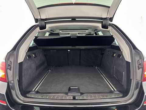 BMW 5 Serie Touring 530d High Executive Luxury-Line Aut. *PANO | LUXURY-LEATHER | HEAD-UP | BI-XENON | MEMORY-PACK | HIFI-SOUND | HEATED-COMFORT-SEATS | NAVI-FULLMAP | CRUISE | TOWBAR | SHIFT-PADDLES | LANE-ASSIST | ECC | PDC | 18''ALU*