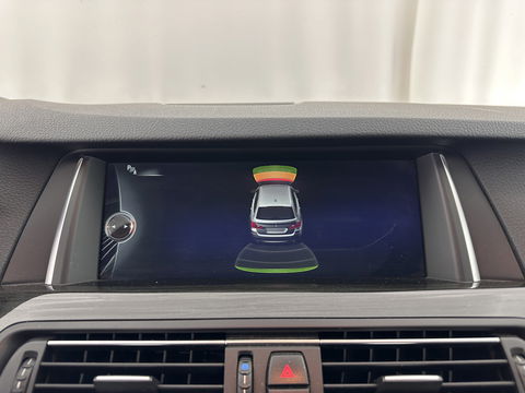 BMW 5 Serie Touring 530d High Executive Luxury-Line Aut. *PANO | LUXURY-LEATHER | HEAD-UP | BI-XENON | MEMORY-PACK | HIFI-SOUND | HEATED-COMFORT-SEATS | NAVI-FULLMAP | CRUISE | TOWBAR | SHIFT-PADDLES | LANE-ASSIST | ECC | PDC | 18''ALU*