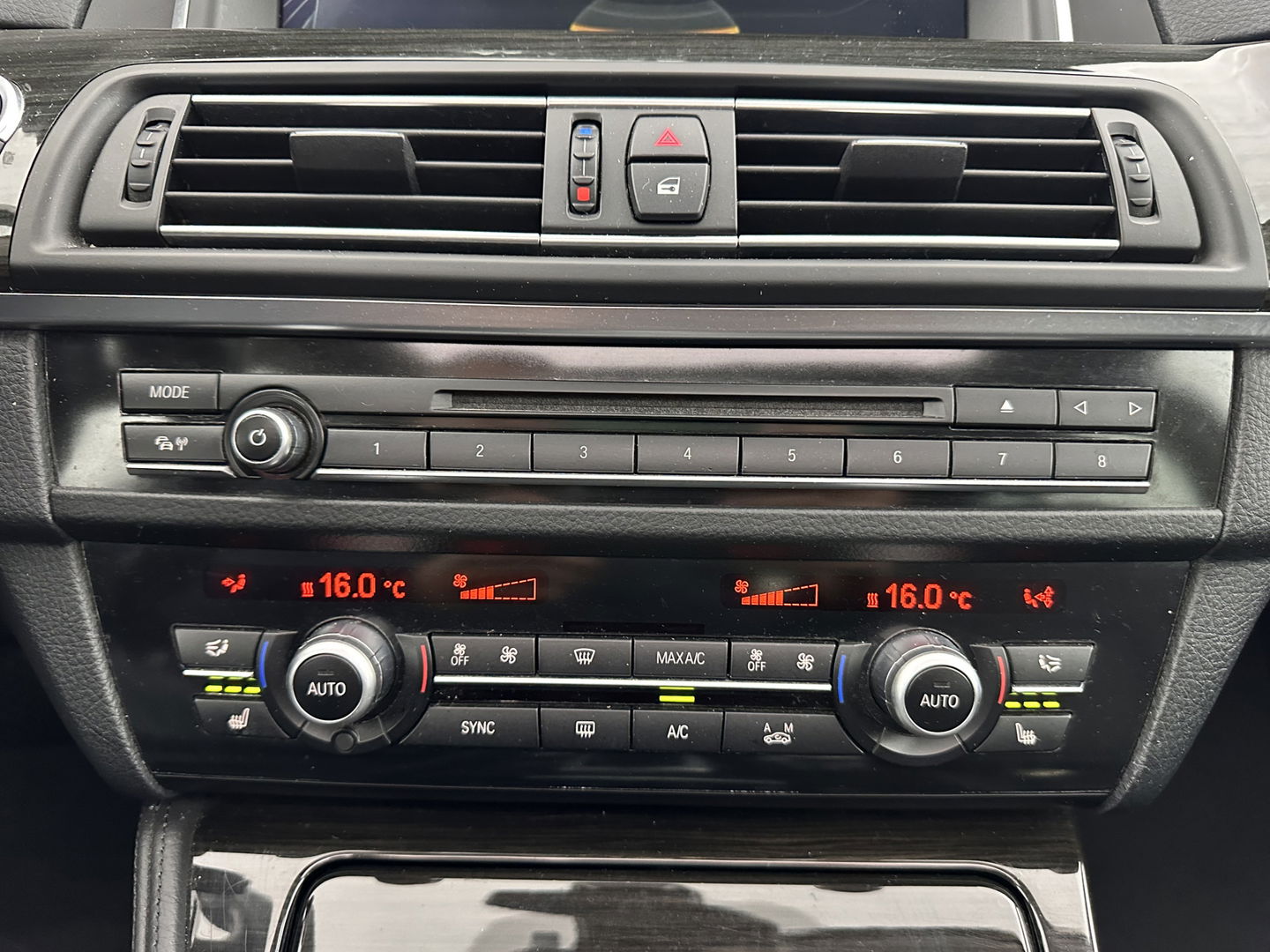 BMW 5 Serie Touring 530d High Executive Luxury-Line Aut. *PANO | LUXURY-LEATHER | HEAD-UP | BI-XENON | MEMORY-PACK | HIFI-SOUND | HEATED-COMFORT-SEATS | NAVI-FULLMAP | CRUISE | TOWBAR | SHIFT-PADDLES | LANE-ASSIST | ECC | PDC | 18''ALU*