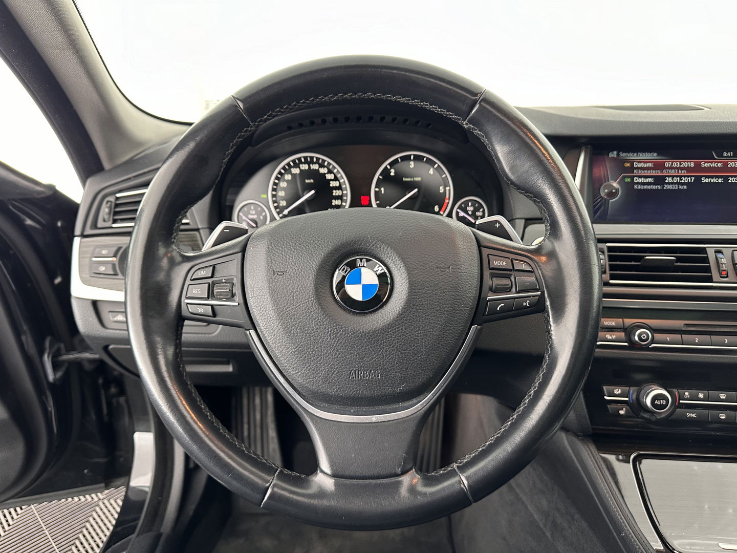 BMW 5 Serie Touring 530d High Executive Luxury-Line Aut. *PANO | LUXURY-LEATHER | HEAD-UP | BI-XENON | MEMORY-PACK | HIFI-SOUND | HEATED-COMFORT-SEATS | NAVI-FULLMAP | CRUISE | TOWBAR | SHIFT-PADDLES | LANE-ASSIST | ECC | PDC | 18''ALU*