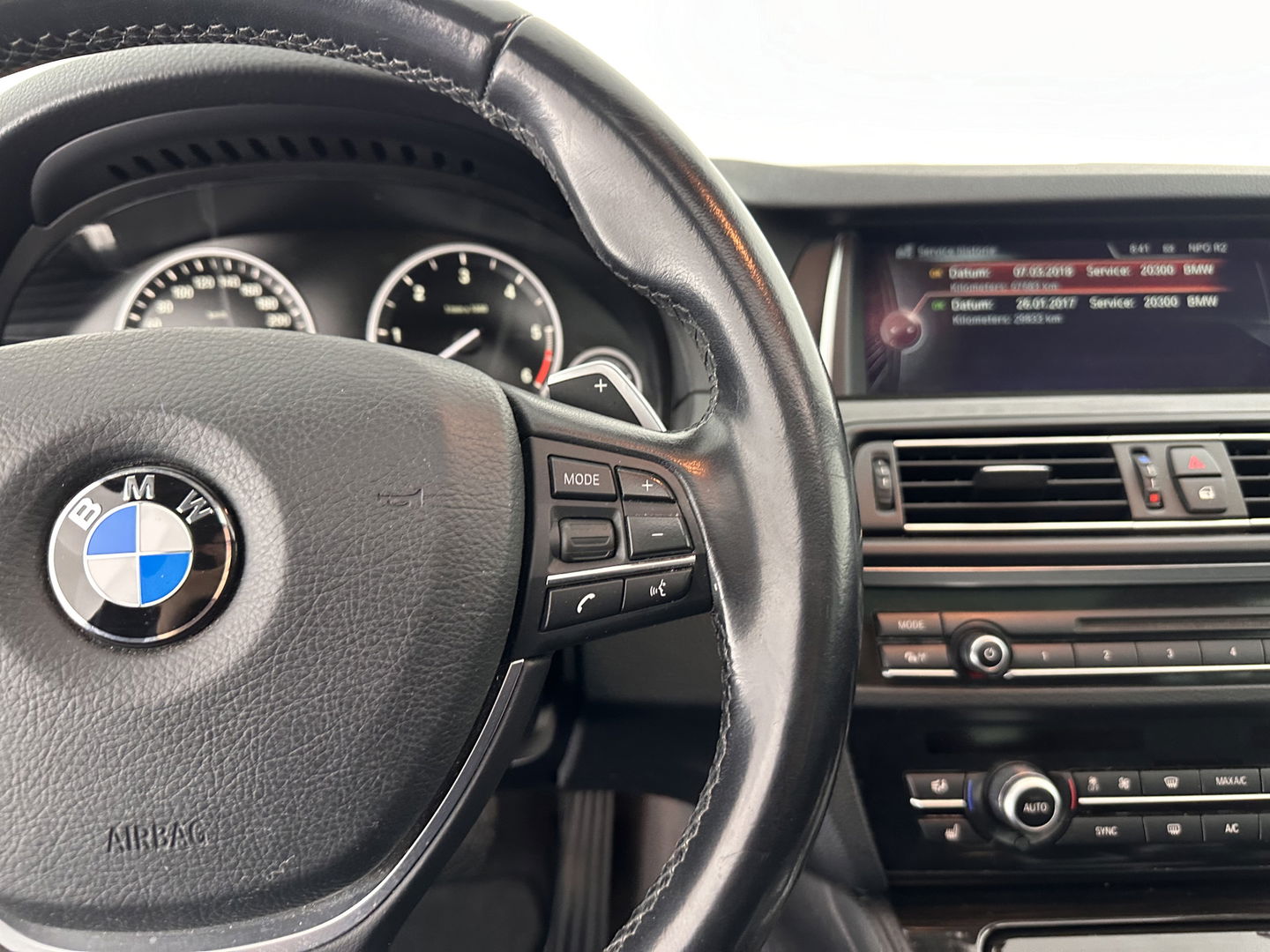BMW 5 Serie Touring 530d High Executive Luxury-Line Aut. *PANO | LUXURY-LEATHER | HEAD-UP | BI-XENON | MEMORY-PACK | HIFI-SOUND | HEATED-COMFORT-SEATS | NAVI-FULLMAP | CRUISE | TOWBAR | SHIFT-PADDLES | LANE-ASSIST | ECC | PDC | 18''ALU*