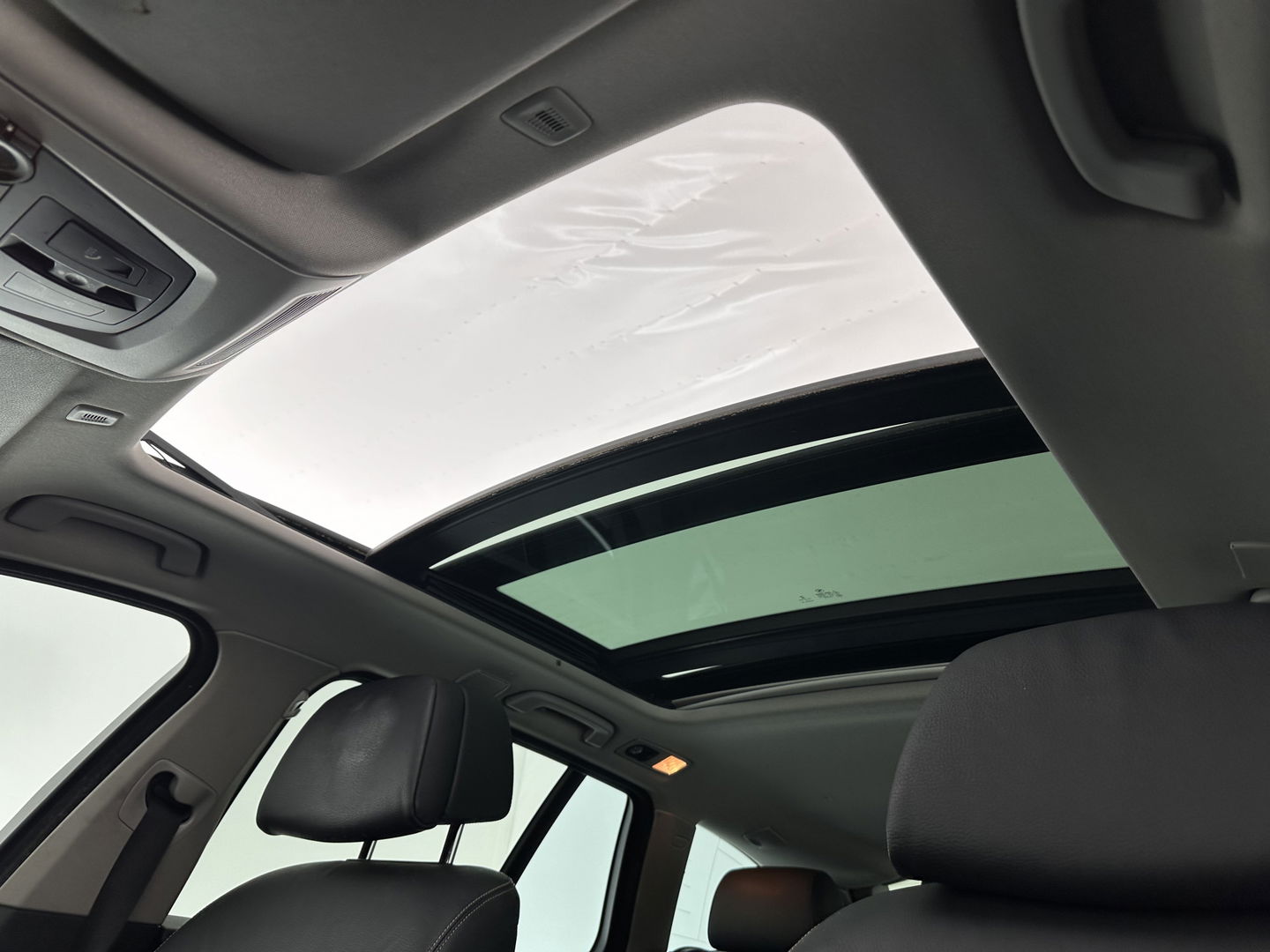 BMW 5 Serie Touring 530d High Executive Luxury-Line Aut. *PANO | LUXURY-LEATHER | HEAD-UP | BI-XENON | MEMORY-PACK | HIFI-SOUND | HEATED-COMFORT-SEATS | NAVI-FULLMAP | CRUISE | TOWBAR | SHIFT-PADDLES | LANE-ASSIST | ECC | PDC | 18''ALU*