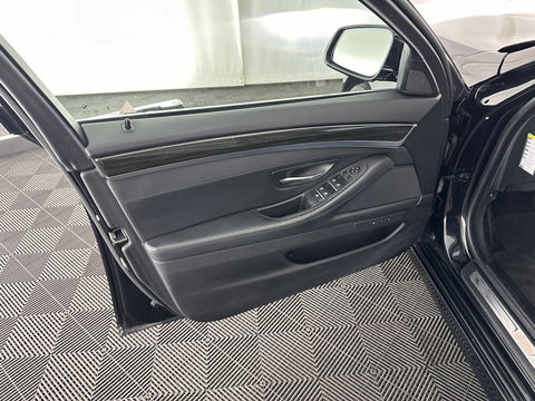 BMW 5 Serie Touring 530d High Executive Luxury-Line Aut. *PANO | LUXURY-LEATHER | HEAD-UP | BI-XENON | MEMORY-PACK | HIFI-SOUND | HEATED-COMFORT-SEATS | NAVI-FULLMAP | CRUISE | TOWBAR | SHIFT-PADDLES | LANE-ASSIST | ECC | PDC | 18''ALU*