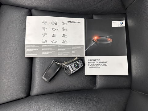 BMW 5 Serie Touring 530d High Executive Luxury-Line Aut. *PANO | LUXURY-LEATHER | HEAD-UP | BI-XENON | MEMORY-PACK | HIFI-SOUND | HEATED-COMFORT-SEATS | NAVI-FULLMAP | CRUISE | TOWBAR | SHIFT-PADDLES | LANE-ASSIST | ECC | PDC | 18''ALU*
