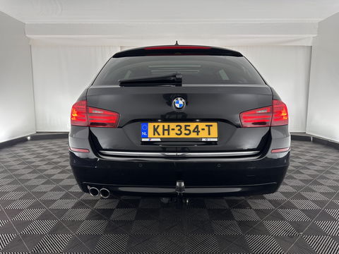 BMW 5 Serie Touring 530d High Executive Luxury-Line Aut. *PANO | LUXURY-LEATHER | HEAD-UP | BI-XENON | MEMORY-PACK | HIFI-SOUND | HEATED-COMFORT-SEATS | NAVI-FULLMAP | CRUISE | TOWBAR | SHIFT-PADDLES | LANE-ASSIST | ECC | PDC | 18''ALU*