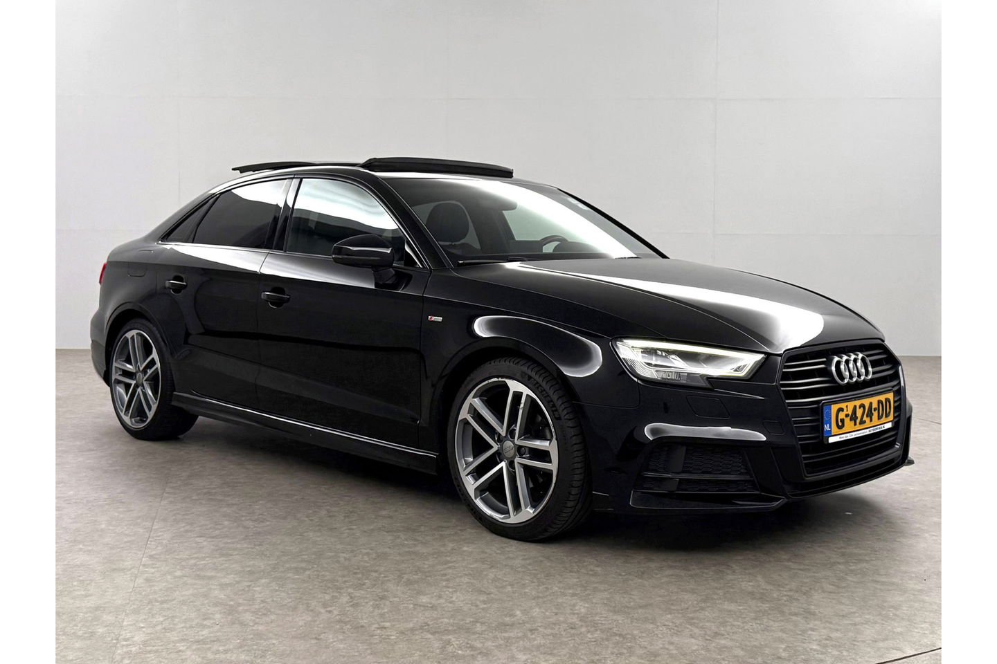 Audi A3 35 TFSI S-Line 150PK Pano LED Carplay Virtual Clima Cruise Navigatie PDC 18''LMV