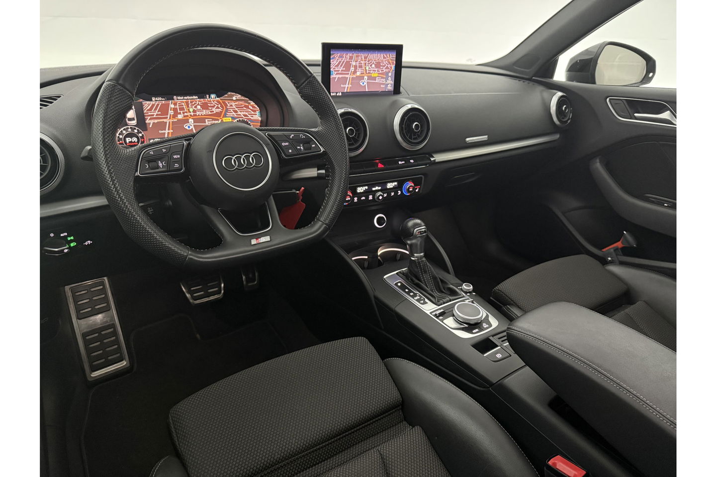 Audi A3 35 TFSI S-Line 150PK Pano LED Carplay Virtual Clima Cruise Navigatie PDC 18''LMV